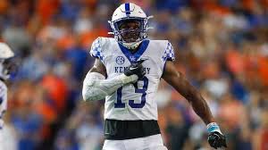XaviThompson18's tweet photo. I am blessed to receive an offer from UK @Bigstew9 @CoachWhiteFB @UKFootball @CoachJayKM @_tmill38 @ccrusadersfball @247Sports @on3 @larryblustein https://t.co/qiw9m2qU2c