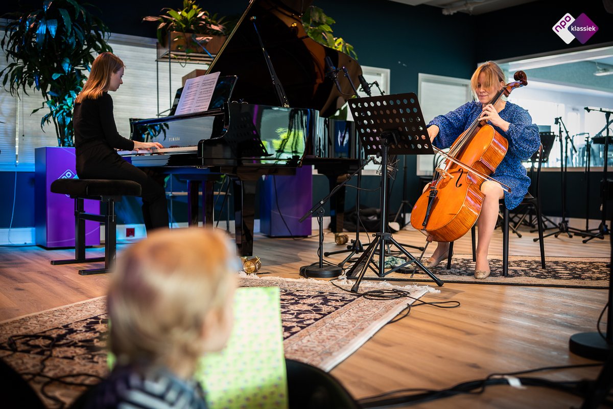 Na 17.15 live op <a href="/NPOKlassiek/">NPO Klassiek</a> cellist Maja Bogdanović en pianist Dana Baltrushaititie met Franse muziek van haar nieuwe album. Ze spelen o.a. 'De Zwaan’ uit het Carnaval des Animaux van componist Saint-Saëns. En haar dochter is mee... <a href="/MajaCellist/">Maja Bogdanovic</a>