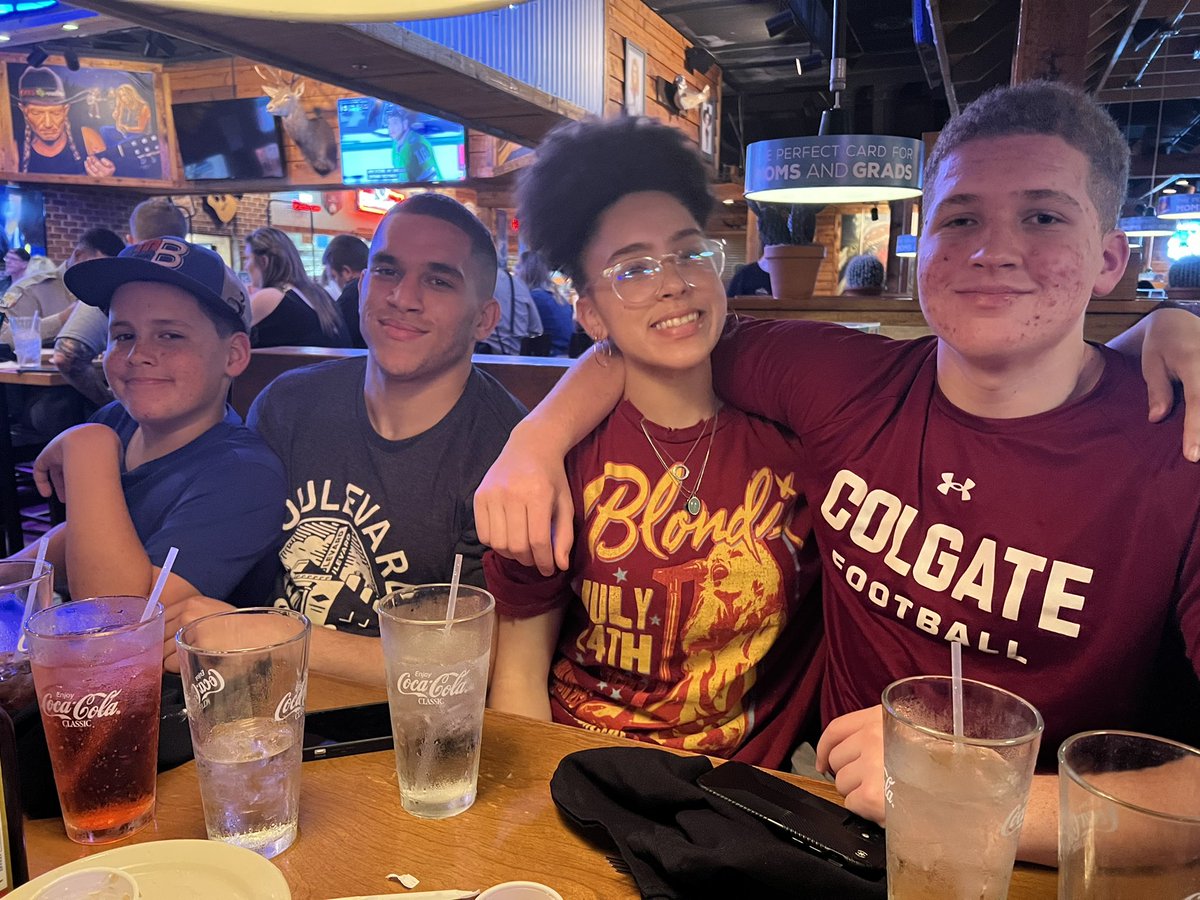 Alnutt41's tweet photo. So glad to have these four back together again. Looking forward to celebrating Jarenโs graduation from @SEMissouriState this weekend. #TeamAlnutt #FamilyTime #ProudDad https://t.co/UQAJPNPuvh