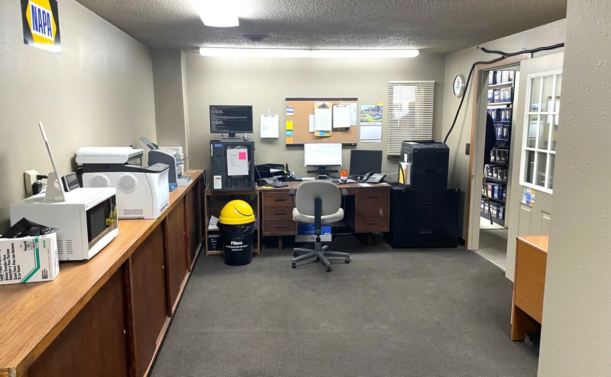 benderco's tweet photo. FOR SALE: Canton Property

• Retail/flex property located one block from Canton's main thoroughfare
• Building consists of showroom/retail and a private office
• Concrete lot for additional parking

See more: https://t.co/2OWP2W2Diq https://t.co/5hEAhpIL7k