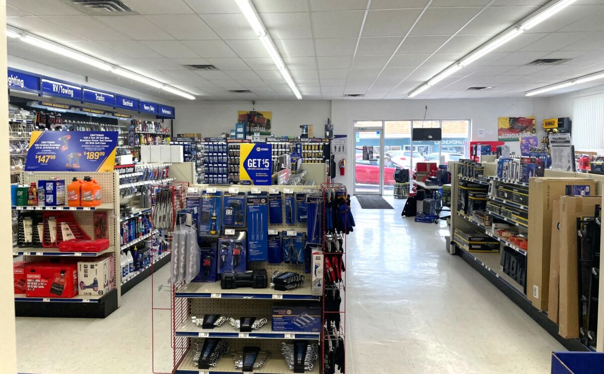 benderco's tweet photo. FOR SALE: Canton Property

• Retail/flex property located one block from Canton's main thoroughfare
• Building consists of showroom/retail and a private office
• Concrete lot for additional parking

See more: https://t.co/2OWP2W2Diq https://t.co/5hEAhpIL7k