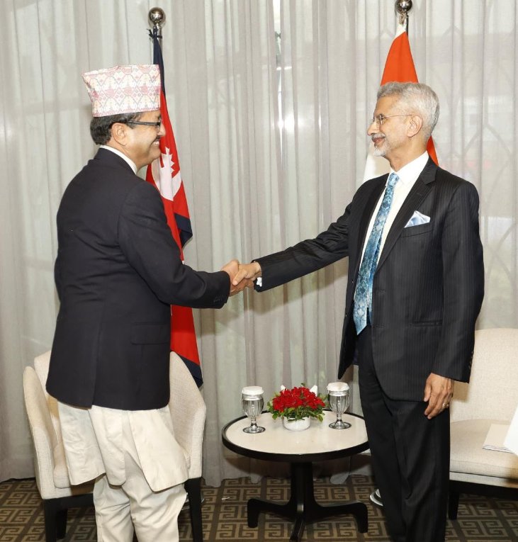 Nepal’s Foreign Minister NP Saud and Indian Foreign Minister Dr. S Jaishankar held a meeting in Dhaka, Bangladesh on Friday.
 #NepalIndiarelations #ForeignMinisterSaud #meets #IndianForeignMinisterjaishanker #IndianOceanSummit #Dhaka