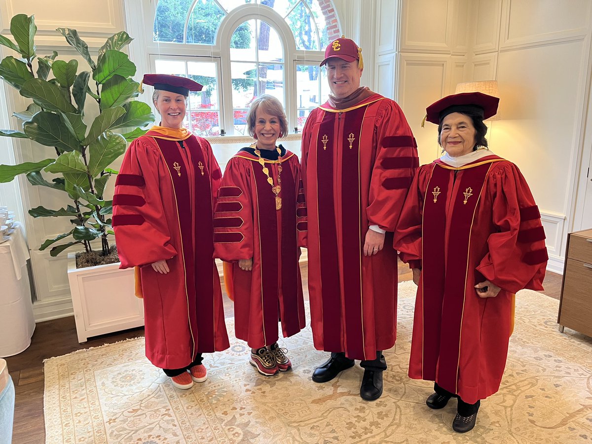 CarolLFolt's tweet photo. Getting ready for the big day with our incredible Valedictorian, Salutatorians, and Honorary Degree recipients. See you all at the ceremony! #USCGrad #FightOn https://t.co/wu2ak4NqhB
