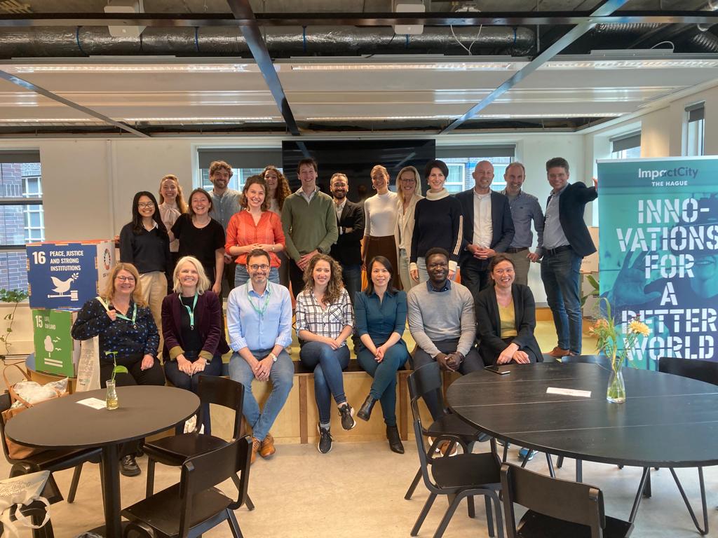 A picture full of happy faces! 😁 Meet the delegation from #ImpactCity The Hague that is going on a trip to #ChangeNOW2023 in Paris on May 25-27. Yesterday, the delegates got a chance to get to know each other and network during the pre-drinks at the @HumanityHub.