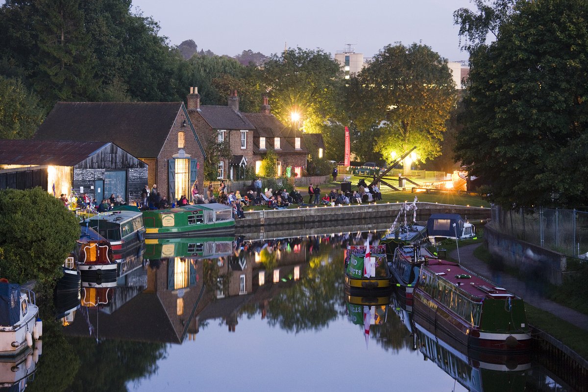 Our River boasts a wealth of wonderful walking with attractions and places to pop into a pub or café to mix up the day. Pick up your Wey Navigation leaflets from our Tourist Information Centre and pop into Dapdune Wharf this weekend celebrating #surreyday 📷: Derek Croucher