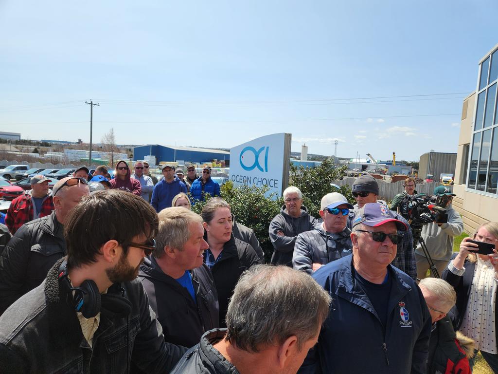 RDugganVOCM's tweet photo. Protesting crab harvesters made their way to the Ocean Choice International offices on Topsail Road this morning. They had the ear of OCI leadership for over an hour @VOCMNEWS https://t.co/Eu6xXEYBUA