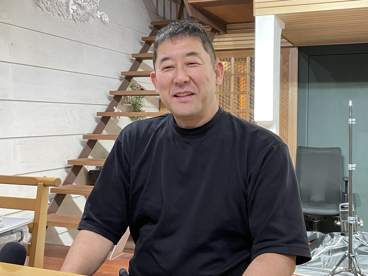 住宅設計入門講座2023年春コースが本日開講いたしました。記念すべき第１期生は12名＋聴講の大学生４名の計16名。これから7月までの3カ月間で受講者のみなさまがどれだけの成長を見せてくれるかスタッフ一同楽しみにしています。写真は4時間しゃべり倒してヘトヘトの鈴木先生。