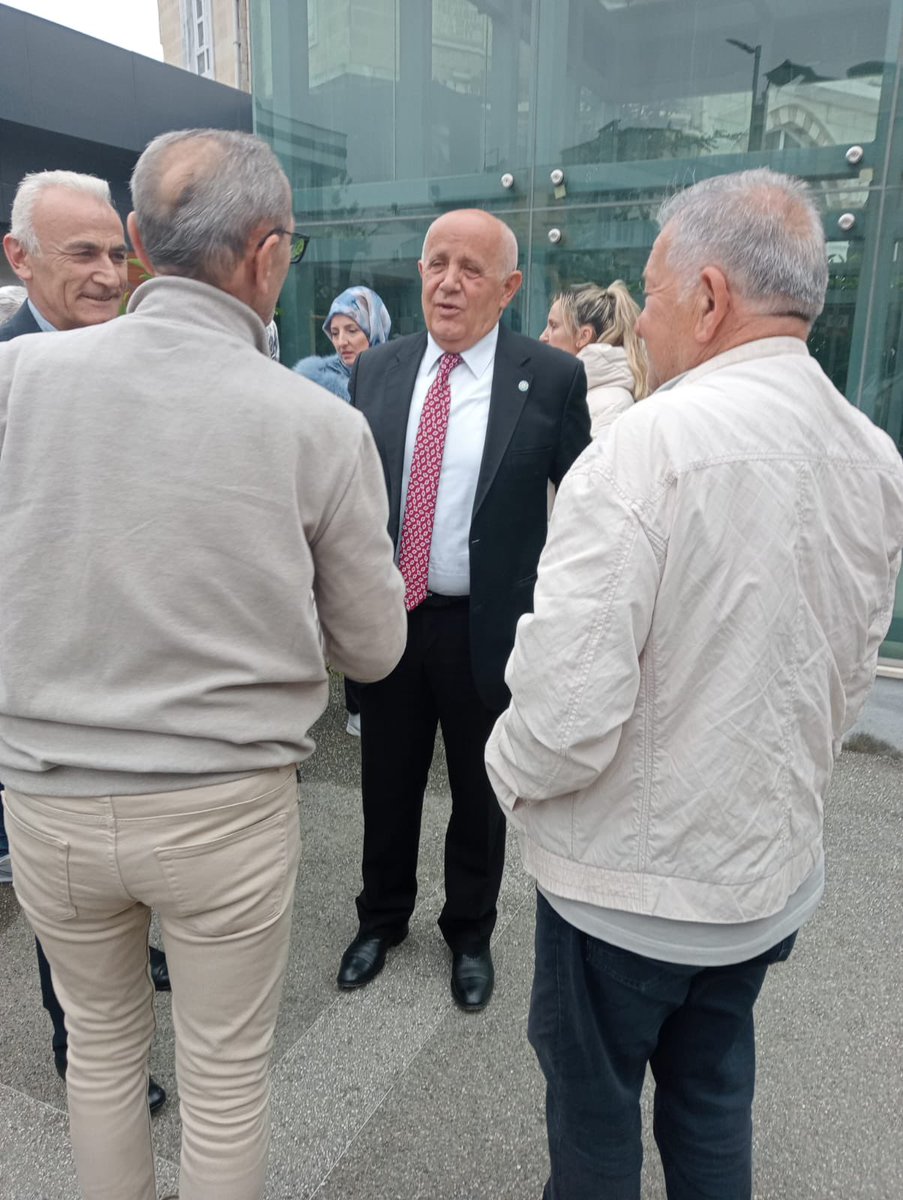 RaifGuler34's tweet photo. Rahmetli Adem Toprak adına Bayrampaşa ve Eyüpsultan ilçe başkanlıklarımızın ortak düzenlediği lokma dağıtımını ve Altıntepsi Spor kulübünü ziyarette bulundum. https://t.co/Fn264rAEJ1