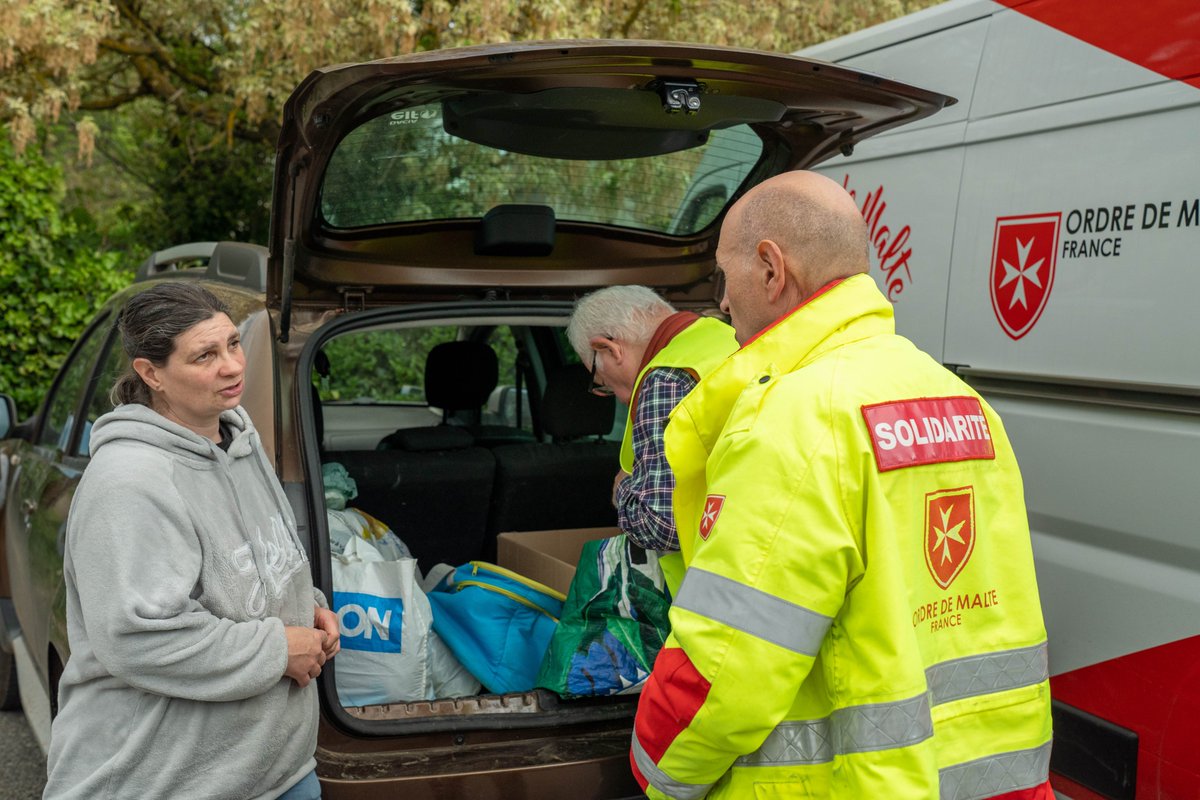 OrdredeMalteFR's tweet photo. #solidarité
🚚 Il y a quelques semaines, @malte_france lançait, dans le Haut-Rhin, 1 épicerie solidaire itinérante au +près des personnes les+ démunies. Tous les mardis, des bénévoles apportent des produits de 1ere nécessité à des personnes en difficulté de la vallée du #Florival https://t.co/qiJMBPY0qB