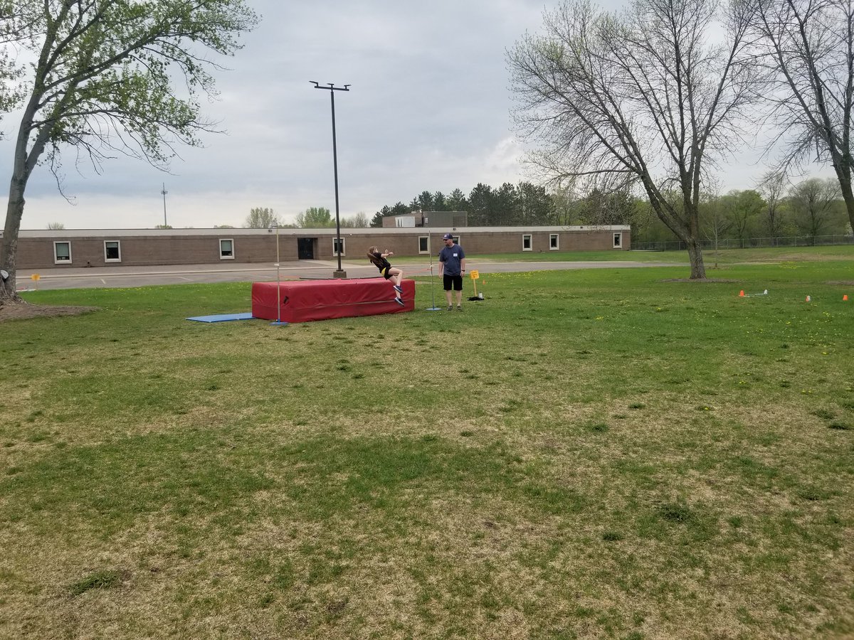 PWE_PhyEd's tweet photo. Pinewood 4th grade field day is underway! Thanks to all the parent voluntunteers who make it possible! #pwemagic #montimagic https://t.co/ZcHrZq6ZSs