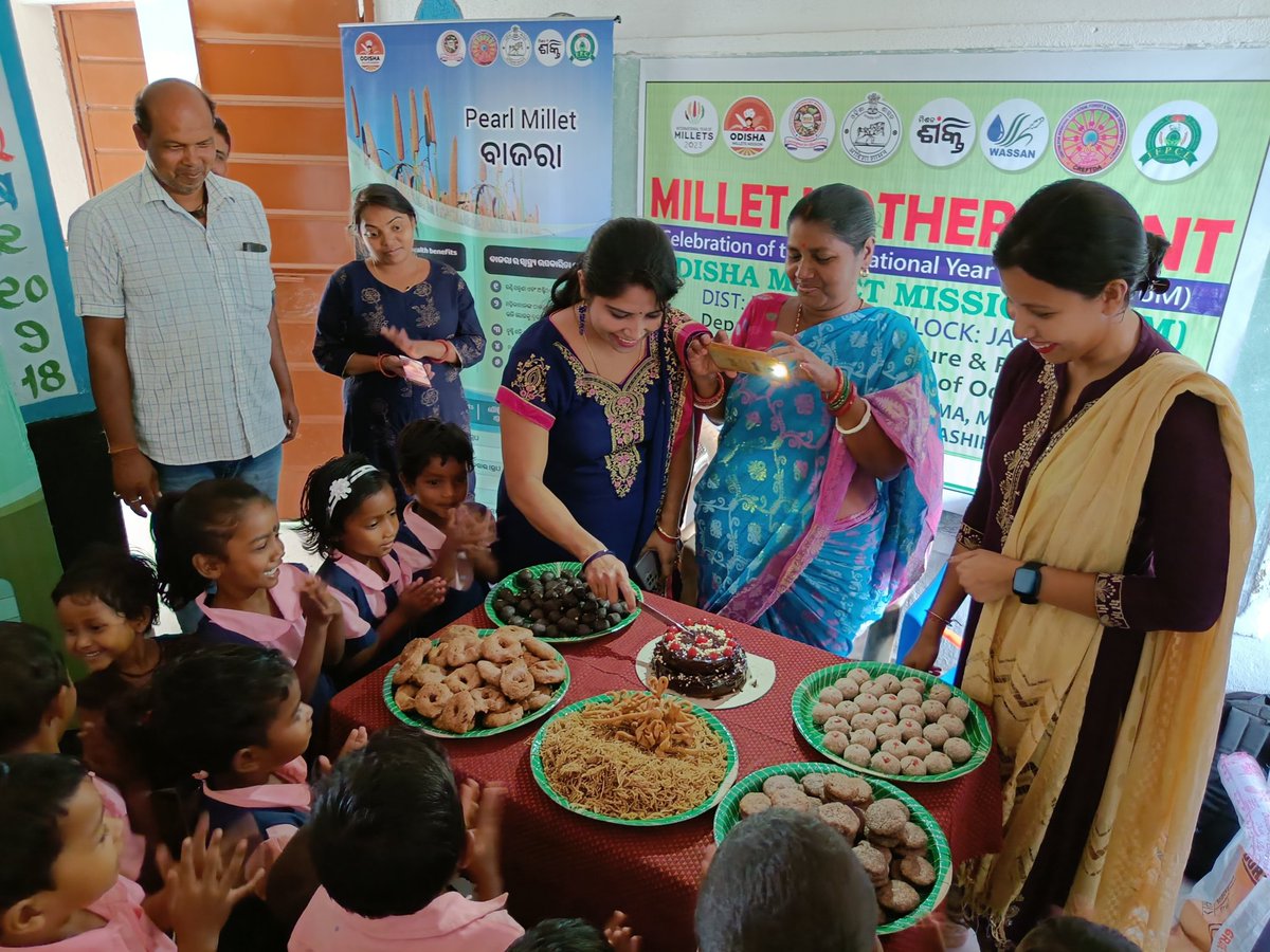 Aaaishu_'s tweet image. Millet Mother Event was organized at AWC, Matiagarh of Jashipur Block under Mayurbhanj District to celebrate International Year of Millets 2023. Children loved all the Ragi items and especially Ragi Cake. 

#odishamilletmission #missionshakti #mayurbhanj #Odisha