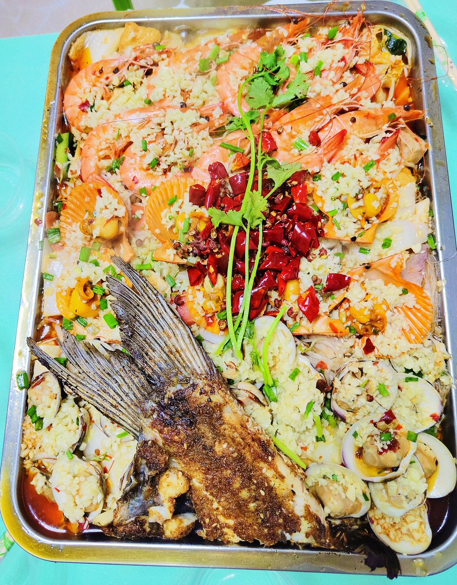 Laughlikeachil2's tweet photo. 宵夜时间到🐟🦐🍻  #NightSnack #RoastFish # Shrimp #Scallop #Clam #Vermicelli #Food #Foodie #FoodRecommendations https://t.co/muCriWkMhp