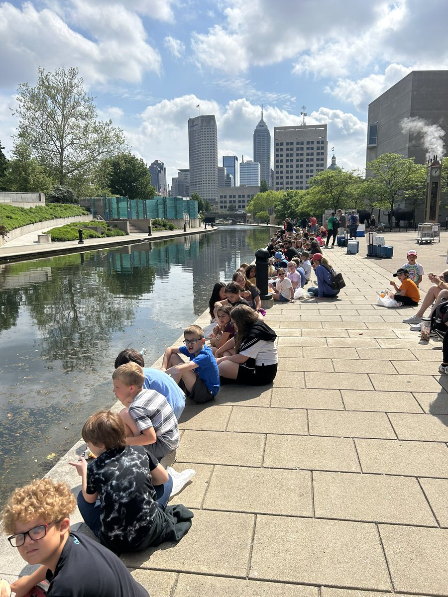 Lunch on the canal!! P is for picnic day on our 4th grade Field Trip to the <a href="/IndianaMuseum/">Indiana State Museum and Historic Sites</a>  

#newpalproud #beautifulday