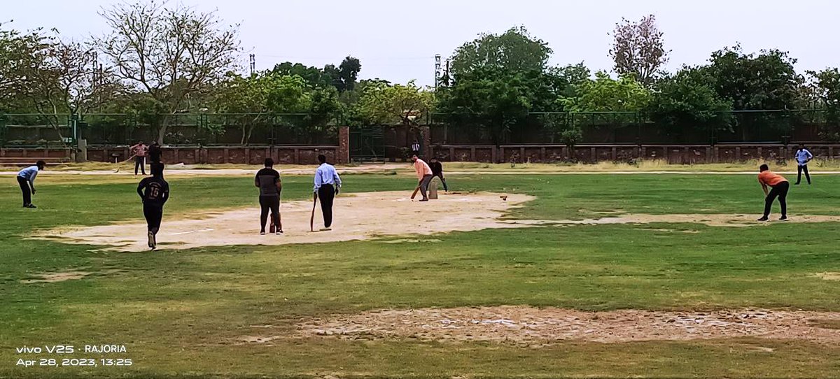 AnandCampus's tweet photo. Anand College of Pharmacy organized a cricket match between students and the faculty team. The match was played at Anand Stadium between Student Warriors vs Faculty Veer Yoddhas. 

#pharmacy #cricket #tournament #shardagroup #SGI #Anandcampus https://t.co/s4JxokPbyu