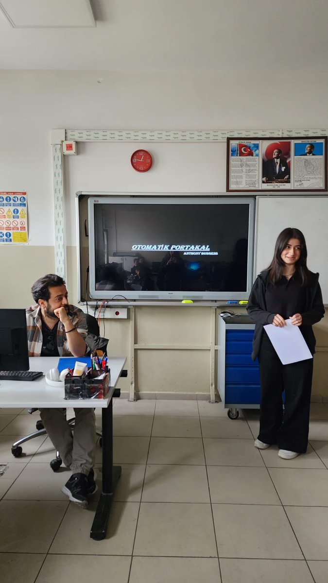 Sene başından beri yapılan kitap okuma saatinde okunan kitapların sunuları Bilişim öğrencileri tarafından yapıldı.🥰 Öğretmeniz Fatih Arıca’ya teşekkür ederiz ..
<a href="/lFatihArical/">Fatih ARICA</a> <a href="/BaharafakYlmaz1/">Bahar Şafak Yılmaz</a> <a href="/Aliyesilyrt/">Ali YEŞİLYURT</a> <a href="/zeytinburnumem/">Zeytinburnu İlçe Millî Eğitim Müdürlüğü</a> @ErCCanTURAN