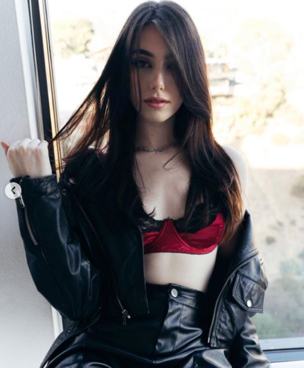jerceljaya27's tweet photo. Looks like a girl batman https://t.co/bftA0H77p7