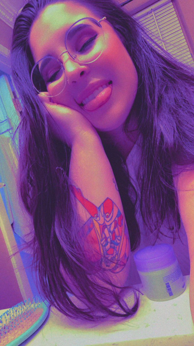 I haven’t been on this app in a while but I still love ya’ll very much :3 been busy tattooing my heart out. I woke up at like 4:30 am with a tummy ache but I was so brave and now I think I’m gonna snooze some more. Ok bye!