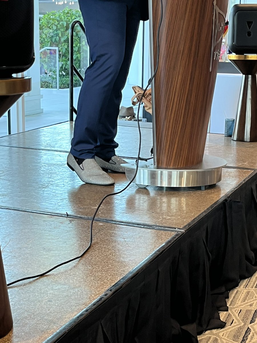 So good seeing my pal <a href="/EricYutzyWPLG/">Eric Yutzy</a> host the fundraiser <a href="/childnet/">Childnet</a> . Great job! Even though I question his choice of shoes lol 😂 what an amazing night for a great cause. #charity #community