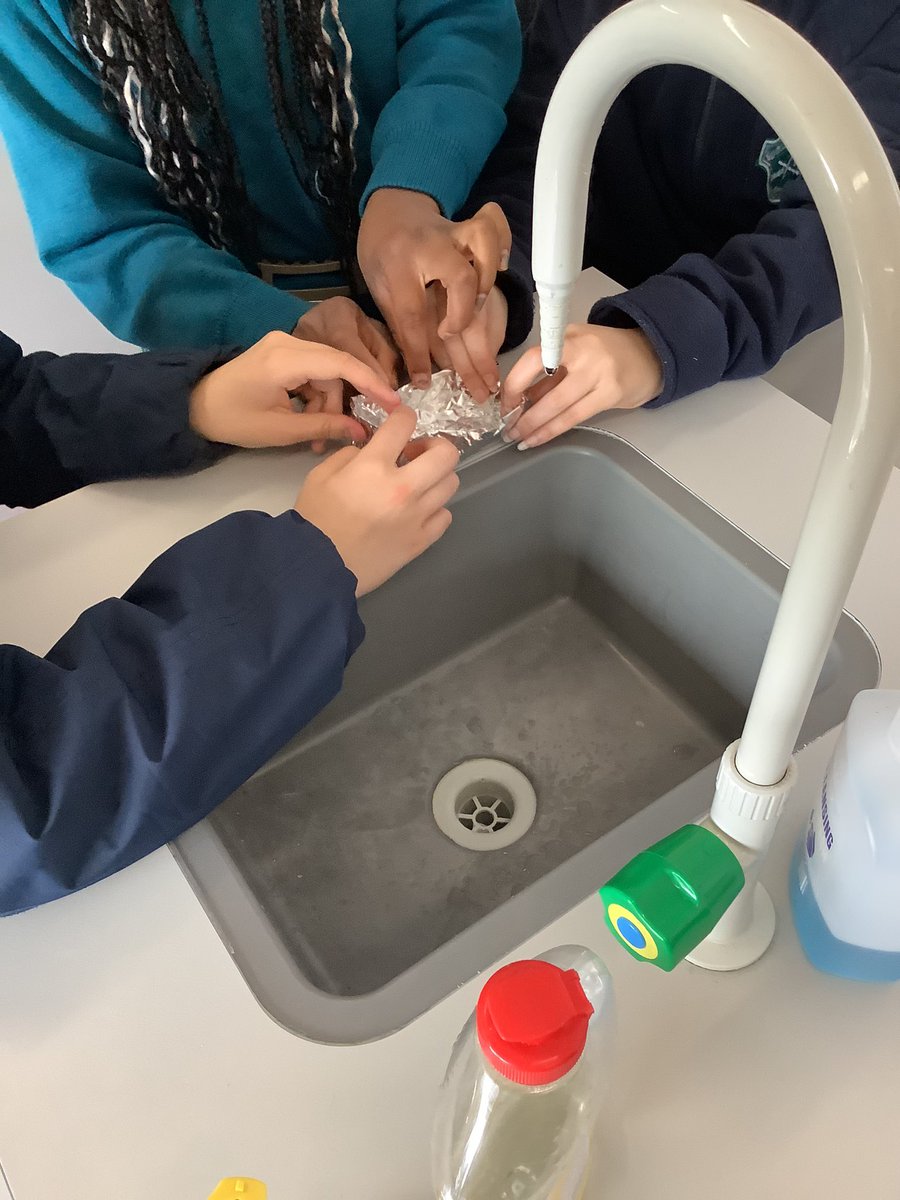stpaulsgscience's tweet image. TY students @stpaulsg busy working on a challenge to build a boat that can float and carry as many nails as possible for as long as possible using only tinfoil 👩‍🔬 #studentled #teamwork #sciencechallenge #investigativelearning #activelearning