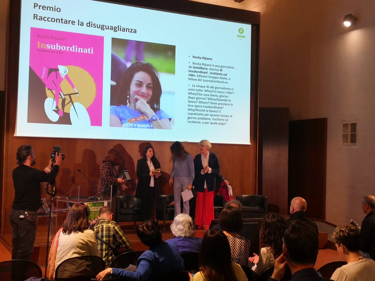 #oxfamfestival: <a href="/RositaRijtano/">Rosita Rijtano</a>, nostra autrice e redattrice di @Lavialibera vince la sezione "Raccontare la disuguaglianza" del premio <a href="/OxfamItalia/">Oxfam Italia</a> "Combattere le disuguaglianze - Si può fare" con "Insubordinati. Inchiesta sui rider"
