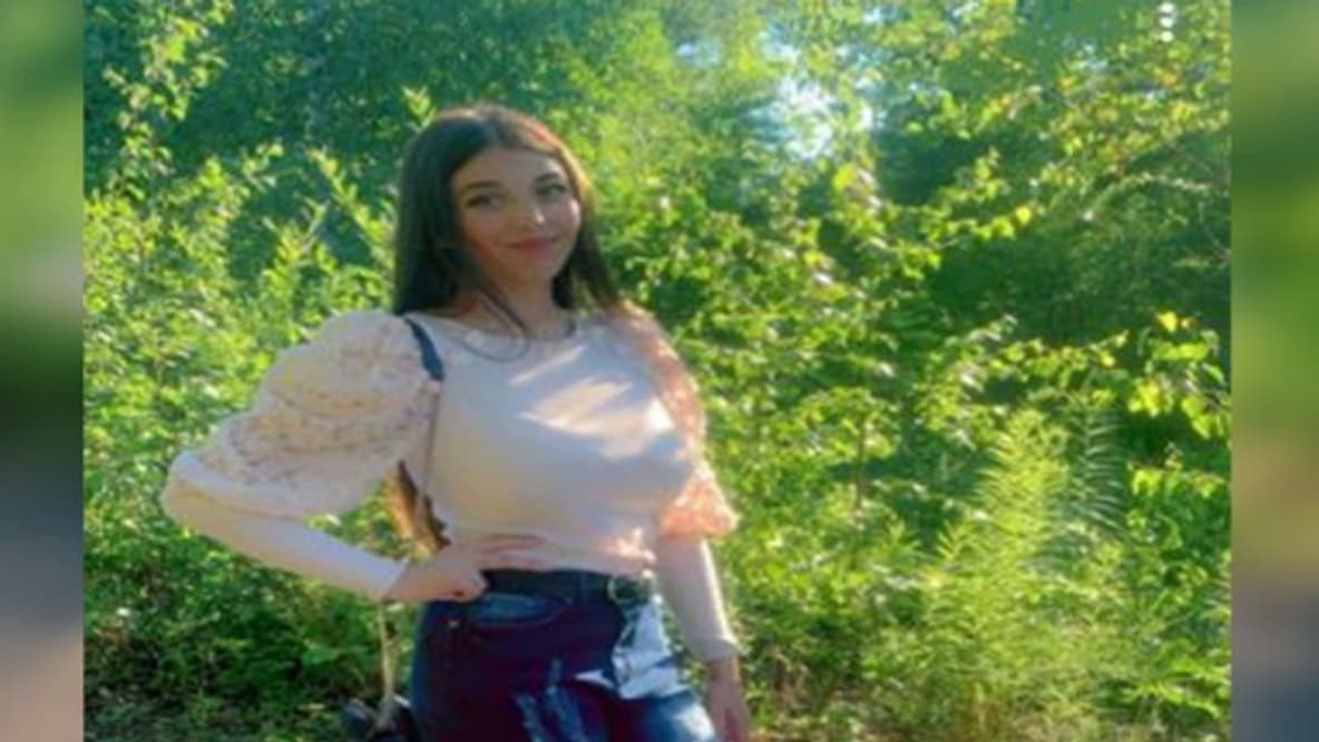 🚨🇫🇷 DISPARITION | Adelina, 15 ans, n'a plus donné de nouvelles depuis le 29 avril dernier, à Forbach (Moselle). Elle portait une veste noire Nike, un pantalon et un maillot gris, et pourrait se trouver dans les environs de Thionville.

En cas d'informations, contactez le 17.