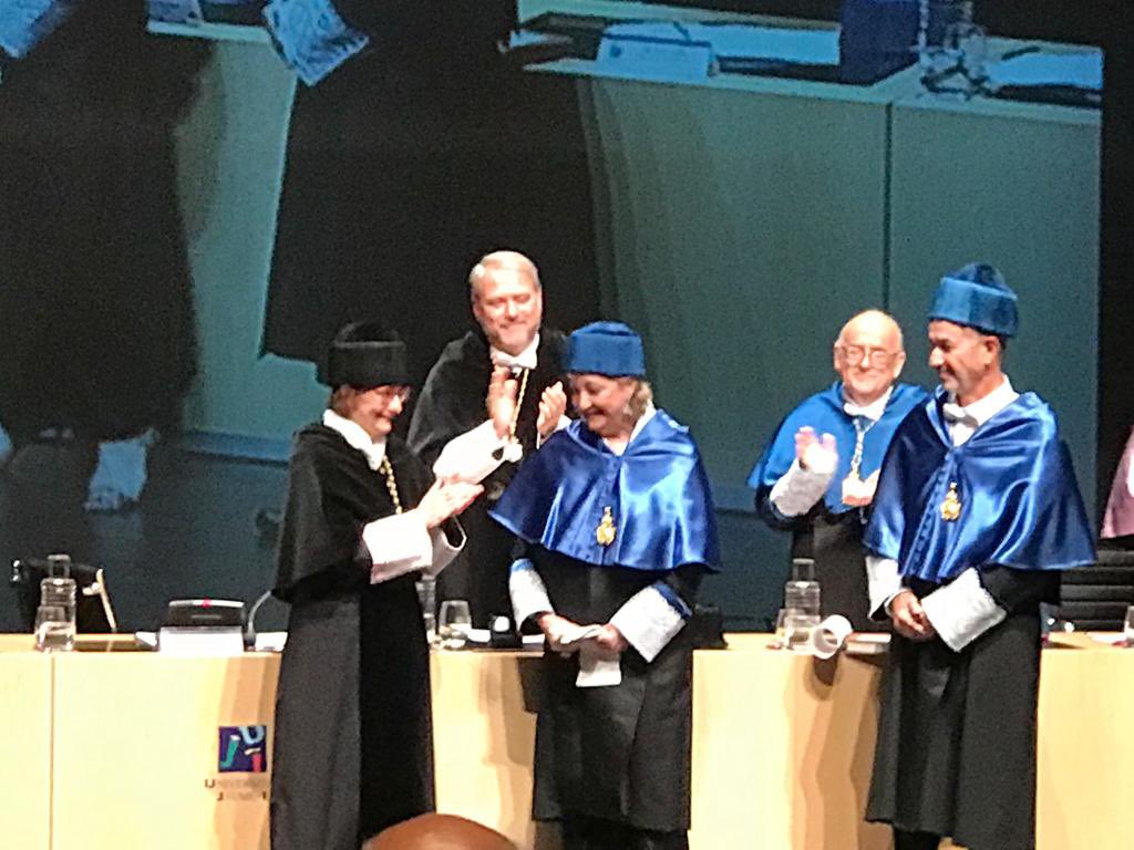 RectorUMH's tweet photo. La doctora @NietoAngela ha sido investida doctora Honoris Causa por la Universitat @UJIuniversitat Es un privilegio y un orgullo para la @UniversidadMH y el Instituto de @NeuroAlc que el trabajo de nuestros investigadores sea reconocido y premiado. https://t.co/KBa3honAK0