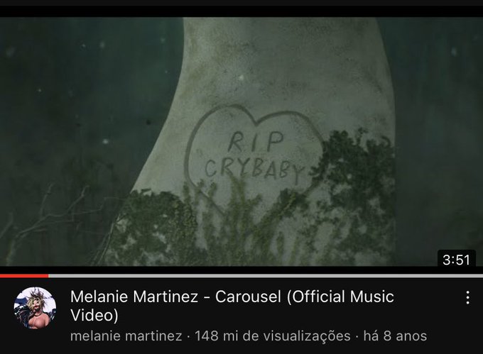 E a doida da Melanie Martinez que mudou todas as capas das m&uacute;sicas do &aacute;lbum &ldquo;cry baby&rdquo; pro &ldquo;t&uacute;mulo&rdquo; dele