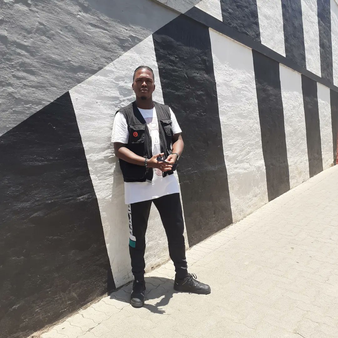 muezzintk's tweet photo. No filter Friday ☀️

Click the link below for a hott tune
https://t.co/N3Z658qL2c

#dripdoktor #potd #picoftheday #DonDrippington #drip #nicevibes #Lorddrippingtonthe1st #fashion #MuezzinTK #africanhair #nofilter https://t.co/9JG6jav4kQ