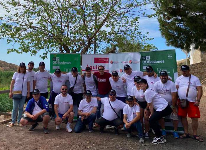 UmuODSesiones's tweet photo. 🟩 #ODS13 'Acción por el clima' + #ODS15 'Vida de ecosistemas terrestres'. 🟩

🌳Juntos, por el mantenimiento de nuestros  #ecosistemas. 

🌱Plantación de bombas de semillas. 

🙏Con @AYUNTAGUILAS, @sedesumu, @SaludMentalRM y @ceum_es. 

ℹ️ https://t.co/pxE1wAIv5c https://t.co/QurQLBxDeW