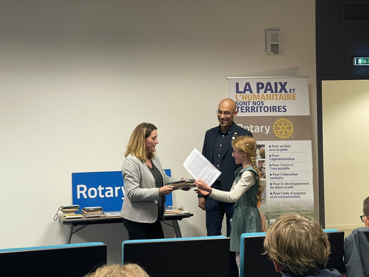 #fierté Elles ont gagné !!! 
Mathilda (1er Prix), Adèle (2eme Prix), Marie (3eme Prix) remportent le concours de lecture organisé par le <a href="/RotaryFR/">Rotary International</a> ! Devant l’ensemble des collèges de l’agglomération 💪 #podium 
Grande fierté ! Merci aux enseignants 
<a href="/DSDEN_03/">DSDEN Allier</a> <a href="/acclermont/">Académie de Clermont-Ferrand</a>