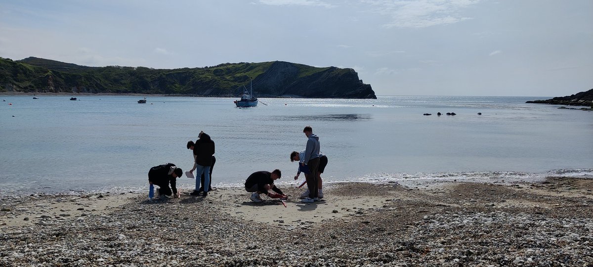 HolyroodGeogra1's tweet photo. It's a good day to be a geographer #sedimentanalysis #icecreams #neafieldwork #alevelgeography https://t.co/fGtDtrwTbb