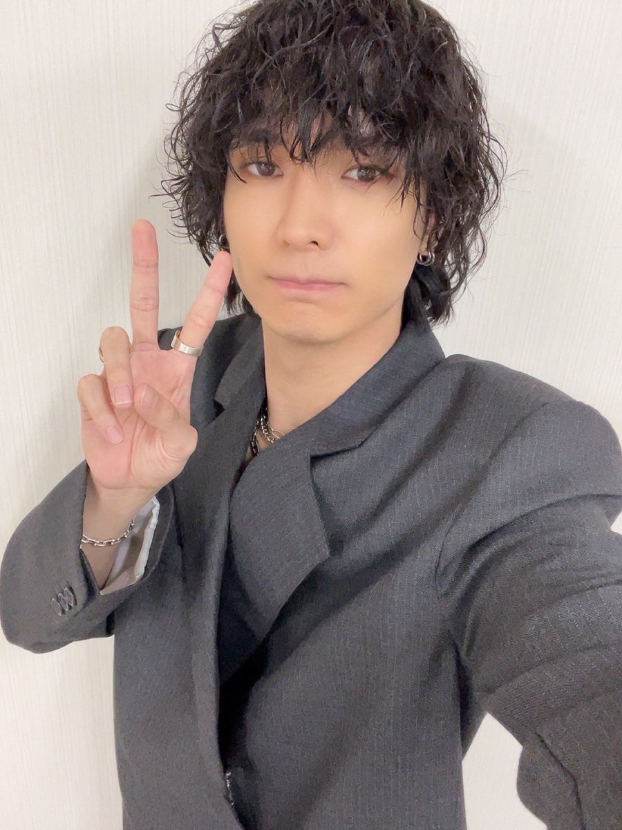YUTOARCHlVES's tweet photo. mc yuto looking gorgeous!! please tune in for him at #KCONJAPAN https://t.co/HQM0c9l2VK