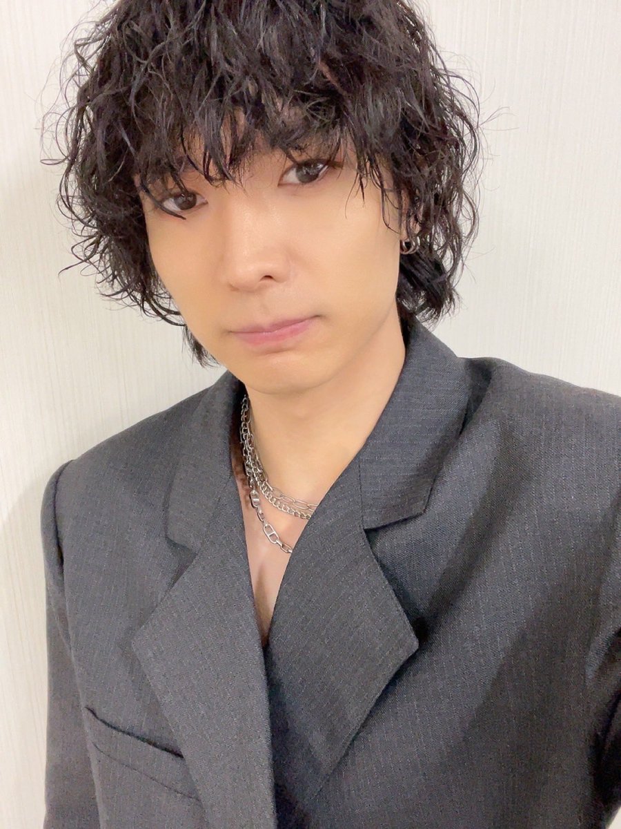 YUTOARCHlVES's tweet photo. mc yuto looking gorgeous!! please tune in for him at #KCONJAPAN https://t.co/HQM0c9l2VK