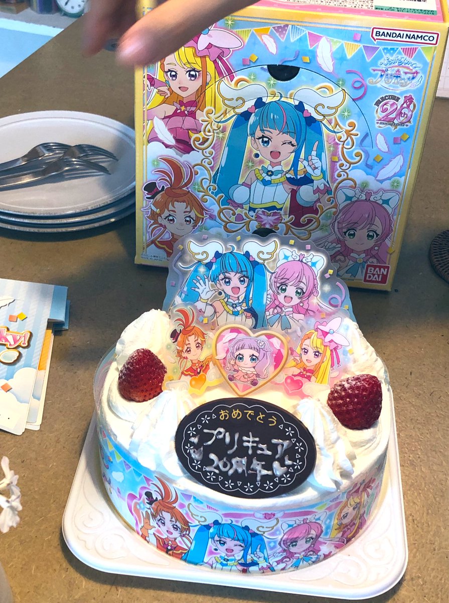 なんの祝いの日でもないのに念願のプリキュアケーキを実食しました……可愛くて美味しかった🎂😋