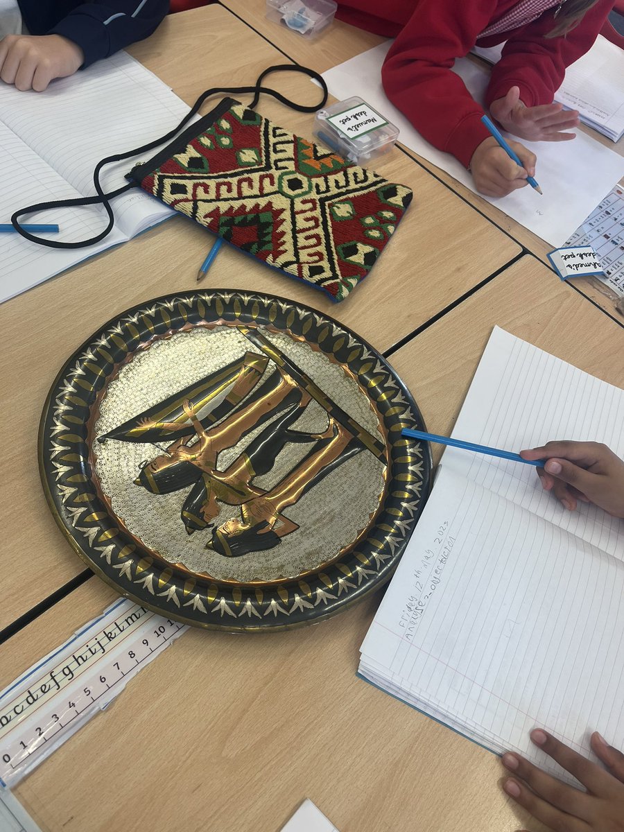 NewParkPrimary's tweet photo. 3R have been historians this morning, exploring many objects relating to the Egyptians! The children then wrote some fantastic object descriptions as part of our English topic. They had so much fun looking carefully at all the special artefacts. #NP_English #NP_3R https://t.co/G4yCH07Jsc