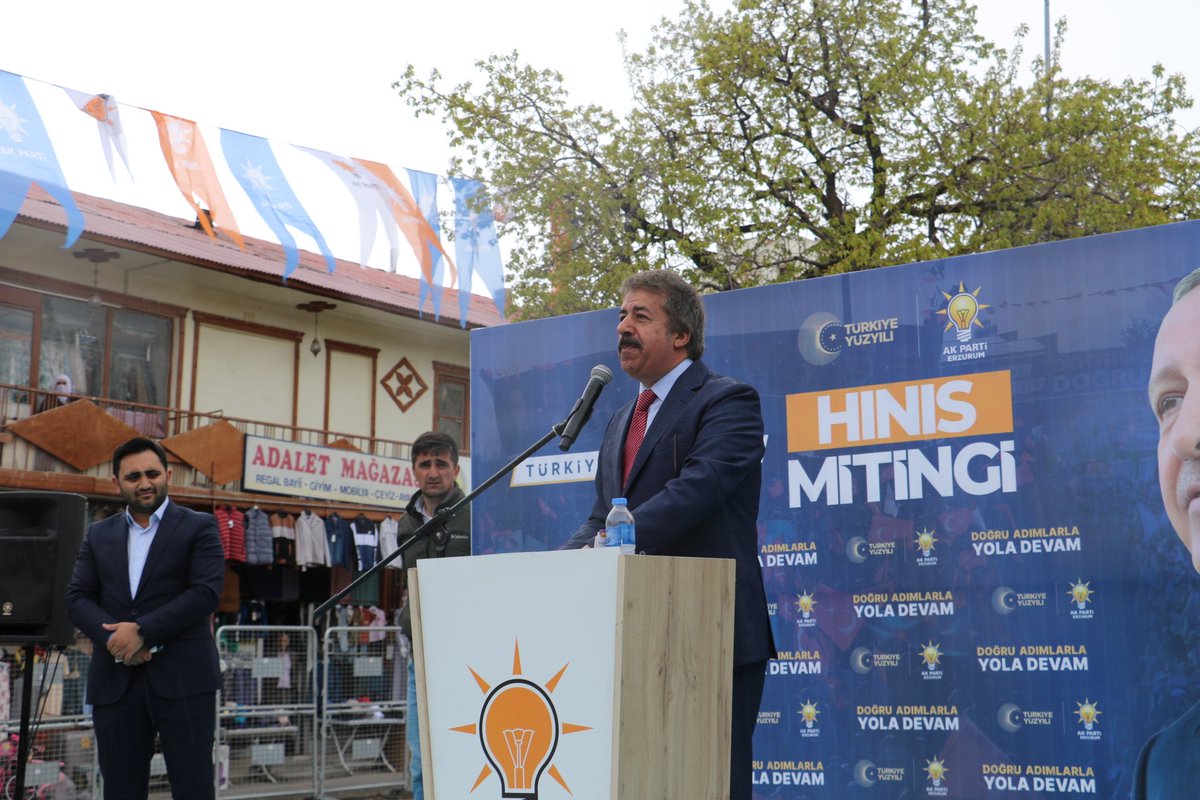 erdoganeren25's tweet photo. mitingimizde vatandaşların sevgi seli ile karşılandı. https://t.co/vd2E1815bd