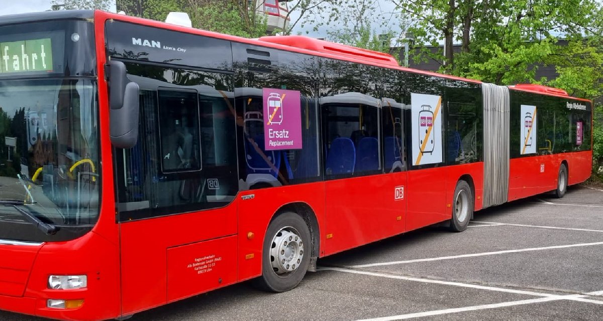 SBahn_Stuttgart's tweet image. Zusammen mit @DBZugBusRAB haben wir euch 80 Busse und 250 Busfahrer organisiert für die #Ersatzverkehre zwischen #Waiblingen, #BadCannstatt und #Stuttgart. 

Die "Gummieisenbahnen" sind ab heute Abend um 21 Uhr im Dauereinsatz💪

#DKS #Stuttgart 

s-bahn-stuttgart.de/dks @bwegtBW