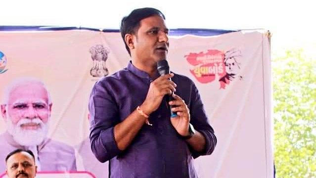 himanshupunsari's tweet photo. સ્વામી વિવેકાનંદ યુવા બોર્ડ ગુજરાત દ્વારા ગુજરાતના યુવાઓ સાથે #Y20GujaratYuvaSamvad કાર્યક્રમ અંતર્ગત યુથ સંવાદ કરી રહ્યા છે જેના ભાગરૂપે આજે ખેડા જિલ્લાના કપડવંજ તાલુકાના યુવાનો સાથે સંવાદ કર્યો.

#Y20Talk #Y20Gujarat https://t.co/c41FehVGe9