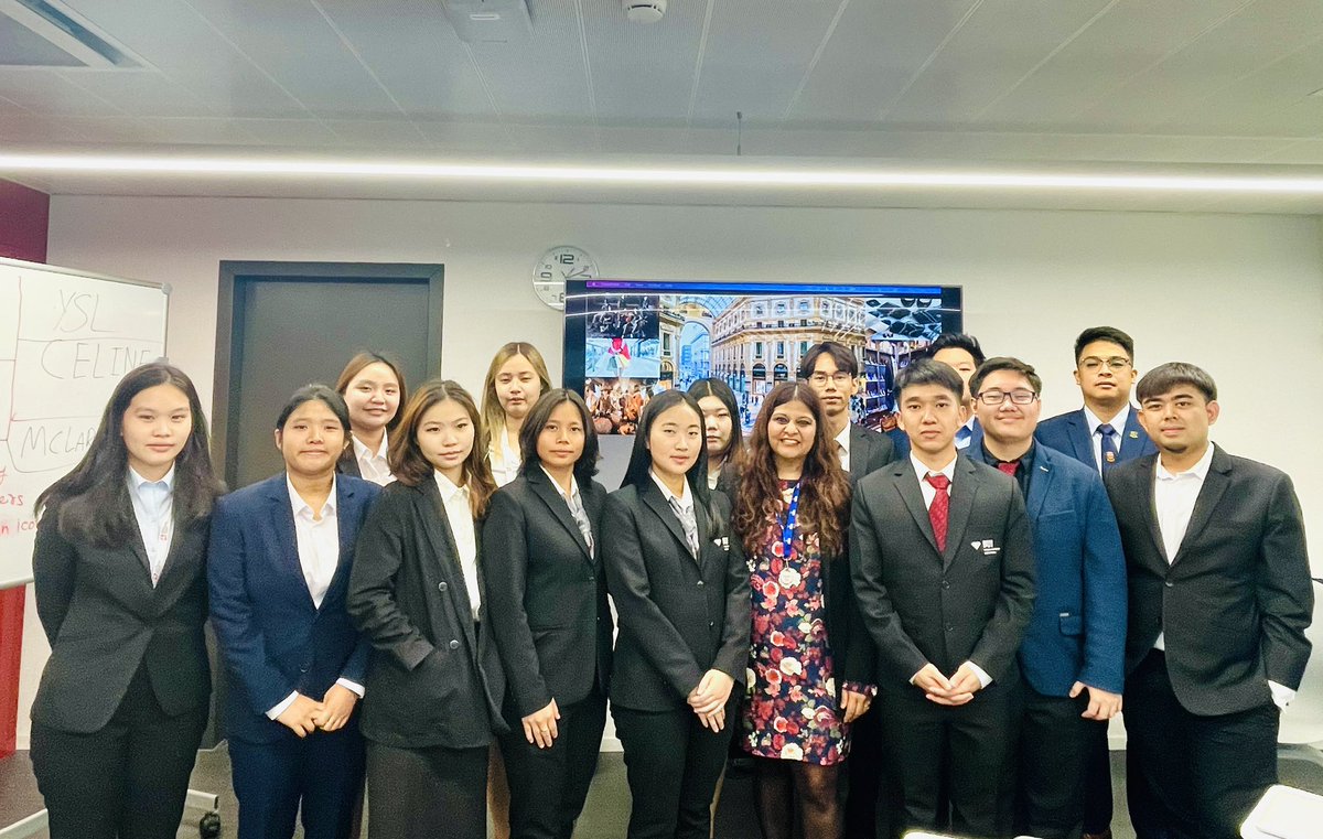 ruby_bakshi's tweet image. EMOTIONAL INTELLIGENCE IN LUXURY INDUSTRY 🎙️
I had the pleasure of conducting a very interesting workshop with enthusiastic students from Bangkok university at Hotel Institute Montreux #Switzerland 
#kahootprofessor
#emotionalintelligence 
#rubybakshikhurdi #DanielGoleman