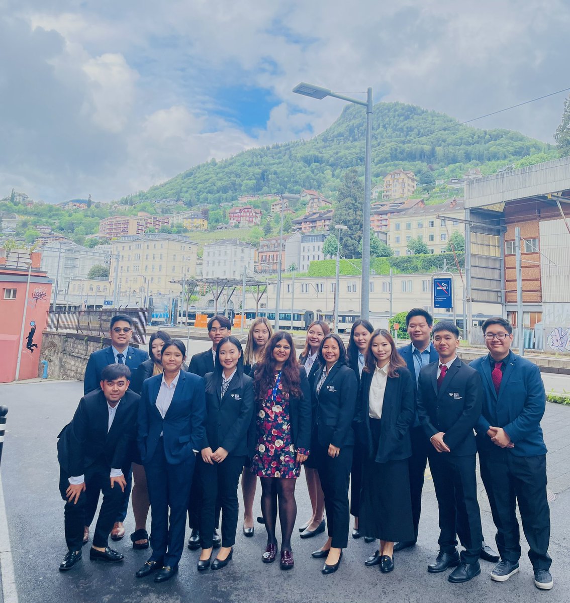ruby_bakshi's tweet image. EMOTIONAL INTELLIGENCE IN LUXURY INDUSTRY 🎙️
I had the pleasure of conducting a very interesting workshop with enthusiastic students from Bangkok university at Hotel Institute Montreux #Switzerland 
#kahootprofessor
#emotionalintelligence 
#rubybakshikhurdi #DanielGoleman