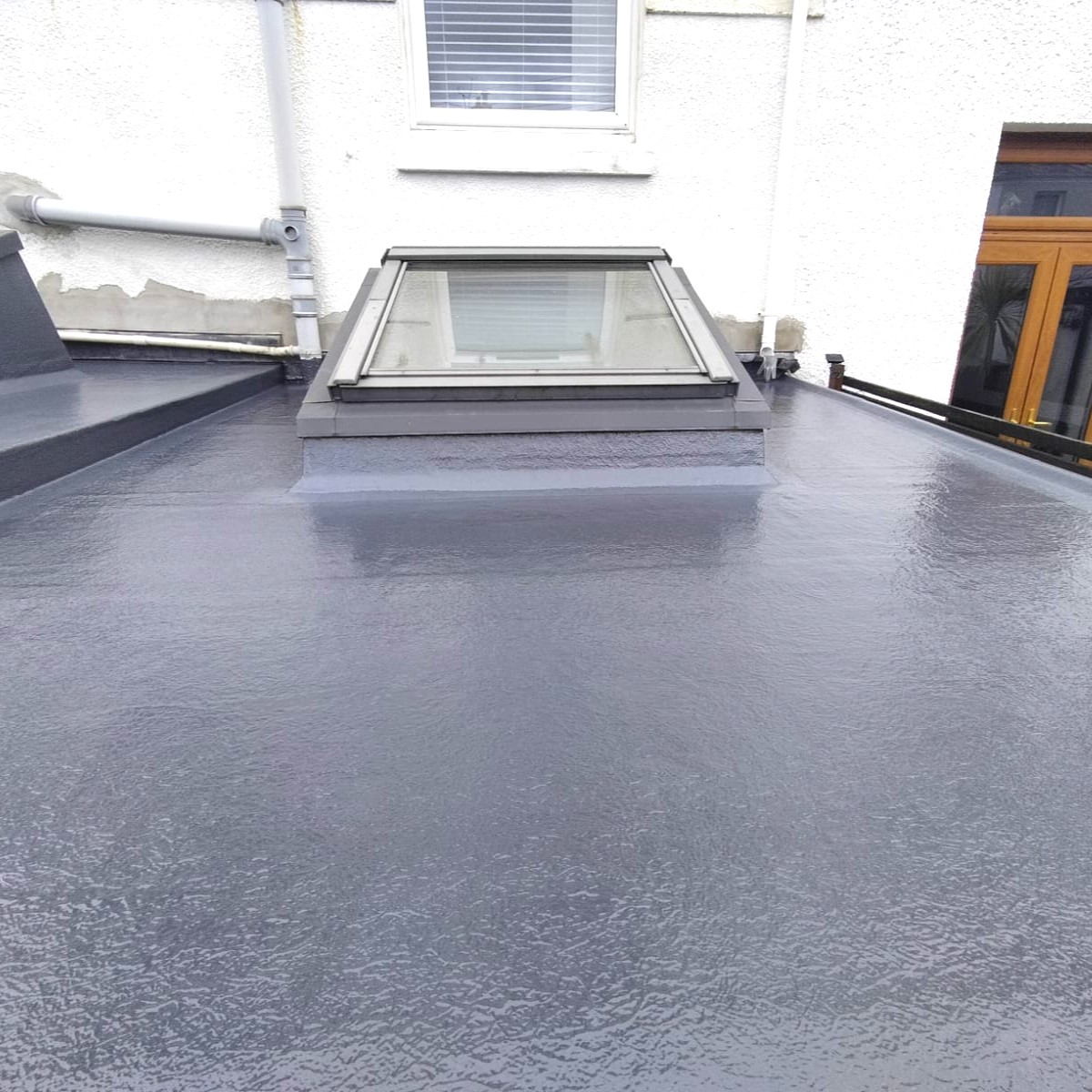 RestecRoofing's tweet photo. Quality work on this flat roof installation by Hybrid Flat Roofing, using our #Flexitec2020 👌
#Flatroofing #Flatroof #roofingcontractors #ukroofers #roofers #Restec https://t.co/TkR28llHsZ