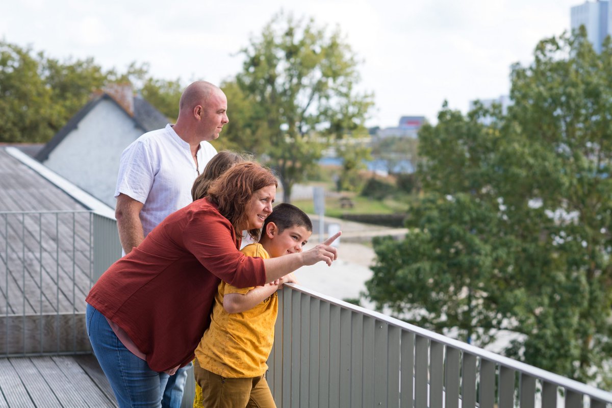 ❓ Quiz | Combien de nids de cigognes sont répertoriés dans l'estuaire? A quelle hauteur culmine le Sillon de Bretagne? 😉 Retrouvez les réponses dans le nouveau MAG’ DÉCOUVERTES 👉 bit.ly/40KB7ee

@Tourisme44