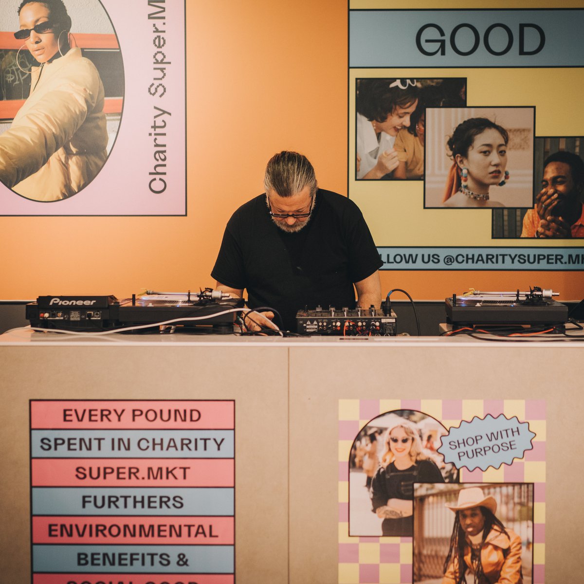 CharityMkt's tweet image. It&apos;s our second-last weekend at @OracleReading  so get yourself down here and bop while you shop thanks to our fantastic @CharityMkt  DJs 🎶

P.S. We&apos;re still taking donations so keep em&apos; coming!

#charitysupermkt #OracleReading #garms4good