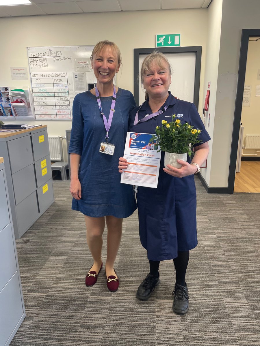 #happynursesday. Visiting HarpurheyNurses and presenting Elaine with her certificate for making a difference to so many patients and staff. Well done! @mlco @traffordlco