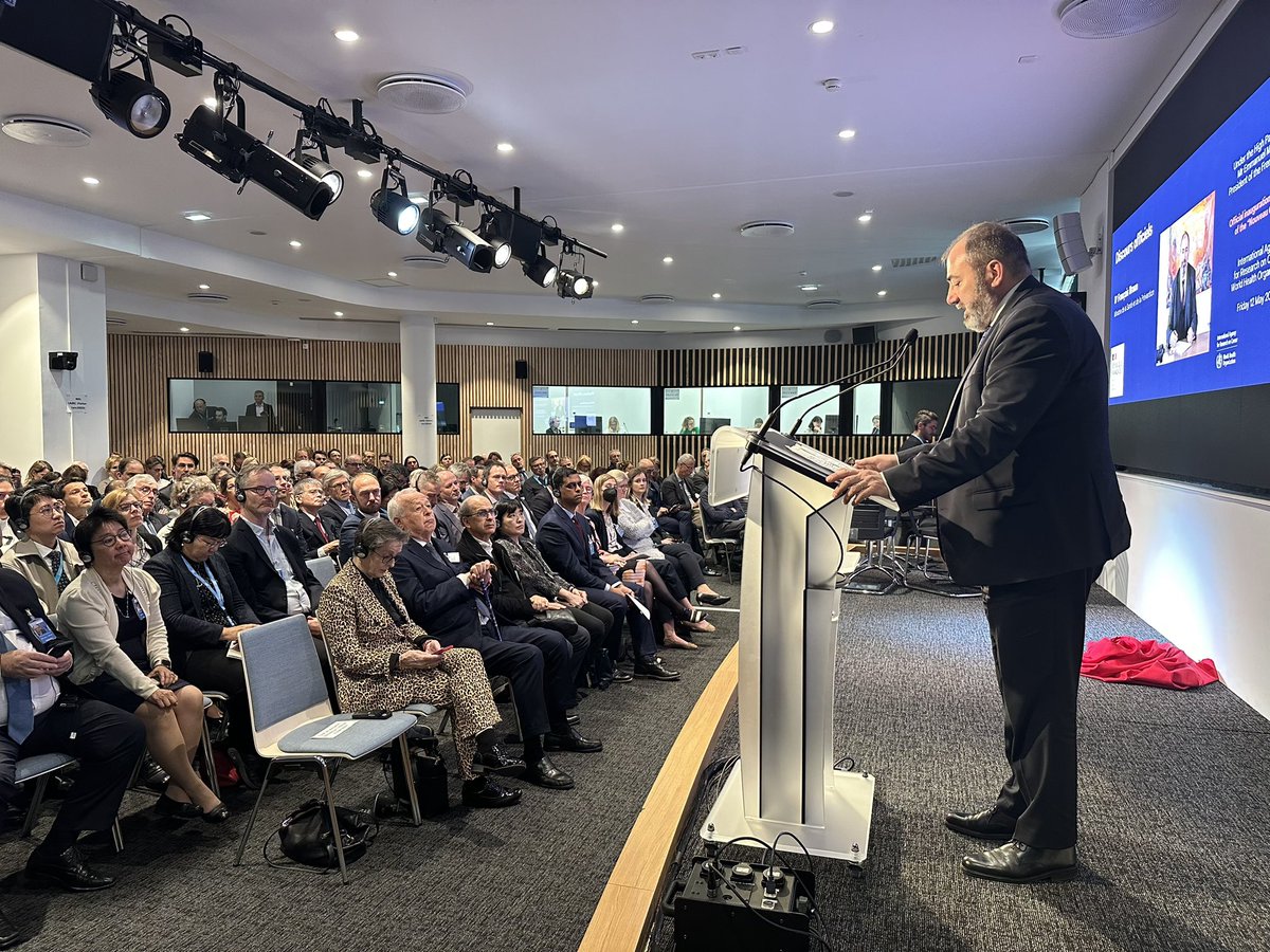 FrcsBraun's tweet photo. Honoré d’avoir inauguré à Lyon le nouveau siège du Centre international de recherche sur le cancer (CIRC) de l’@OMS_fr. Grâce à de meilleures capacités de recherche et de coopération scientifique internationale, nous pourrons mieux prévenir cette maladie partout dans le monde. https://t.co/S3ePX27EvZ