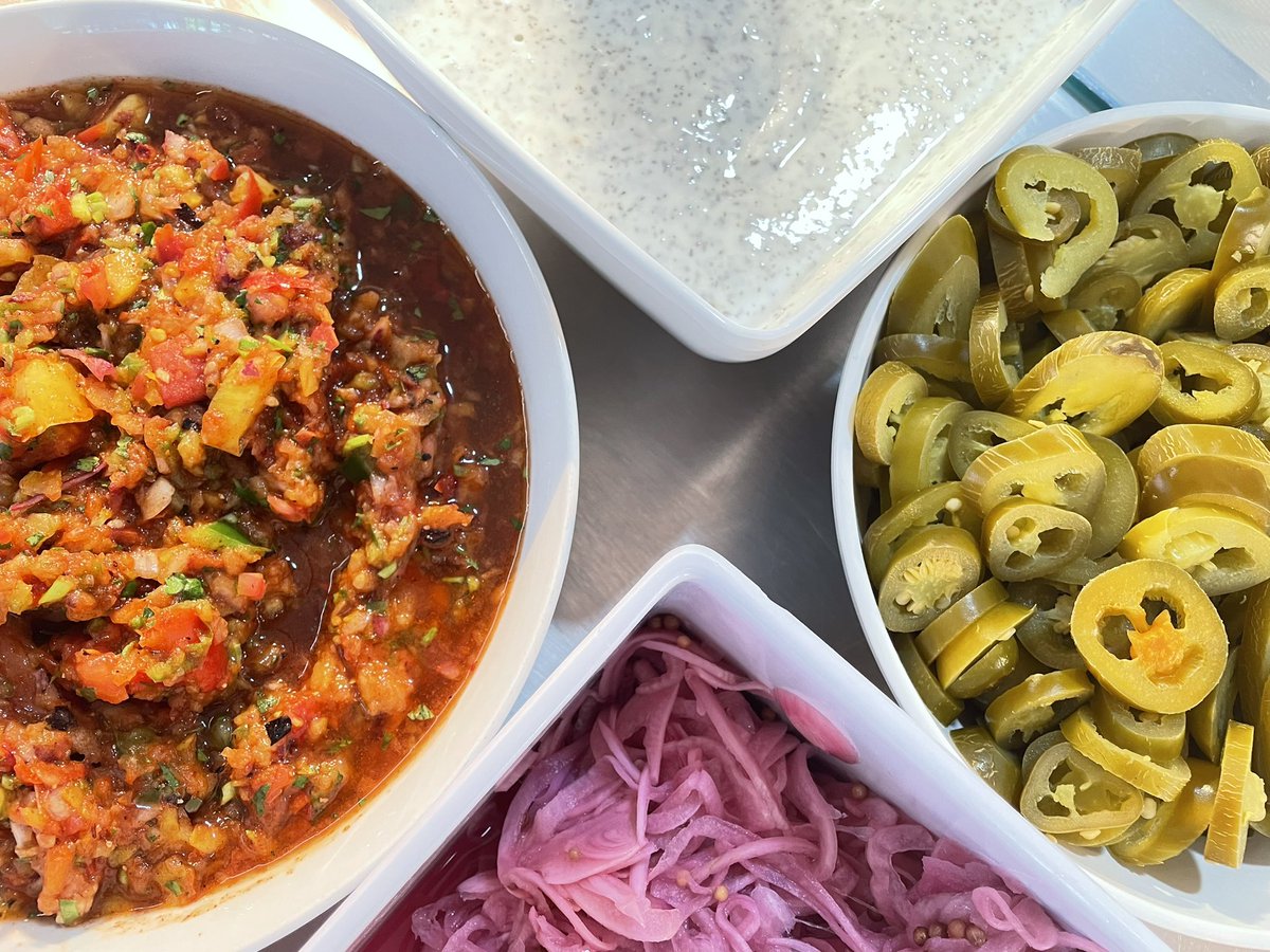 mychefsdays's tweet photo. 🌶️🐥🫛 it’s humus bar today @QASCaversham. 3 flavoured humus with Persian chicken, Lebanese meatballs, sumac squid, falafels, fatoush, ezme, pickles, hung minted yogurt &amp; almond &amp; rose cake @Thomas_Franks_ https://t.co/z8rOP6KP1d