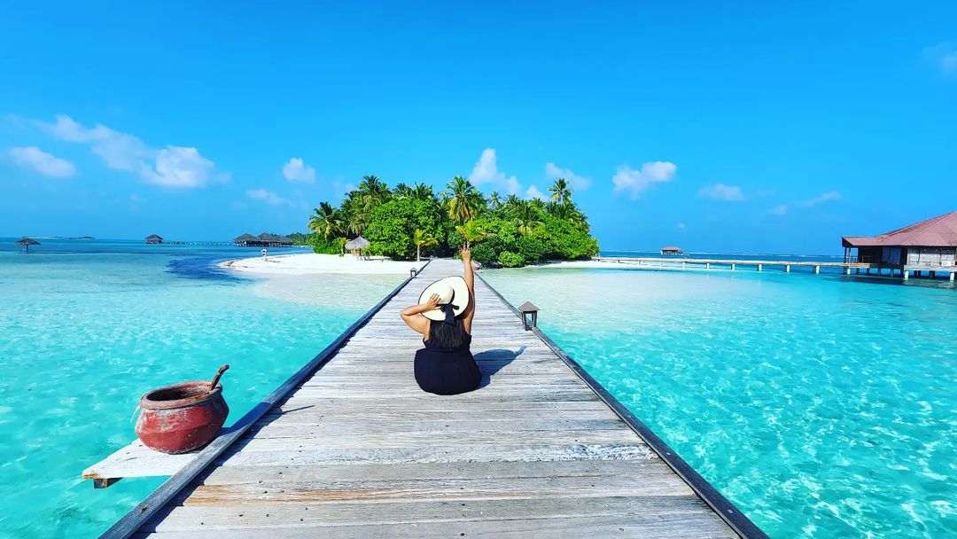 Escape to your own piece of heaven at #Medhufushi - a tropical oasis where you can unwind and recharge 🌺🍹🌴
.
#IslandRetreat #ParadiseFound #Maldives #MedhufushiIsland #LiveAtMedhufushi #ChooseMedhufushi #Resort #IslandLife #Sunbath #Nature #Summer #Sunshine