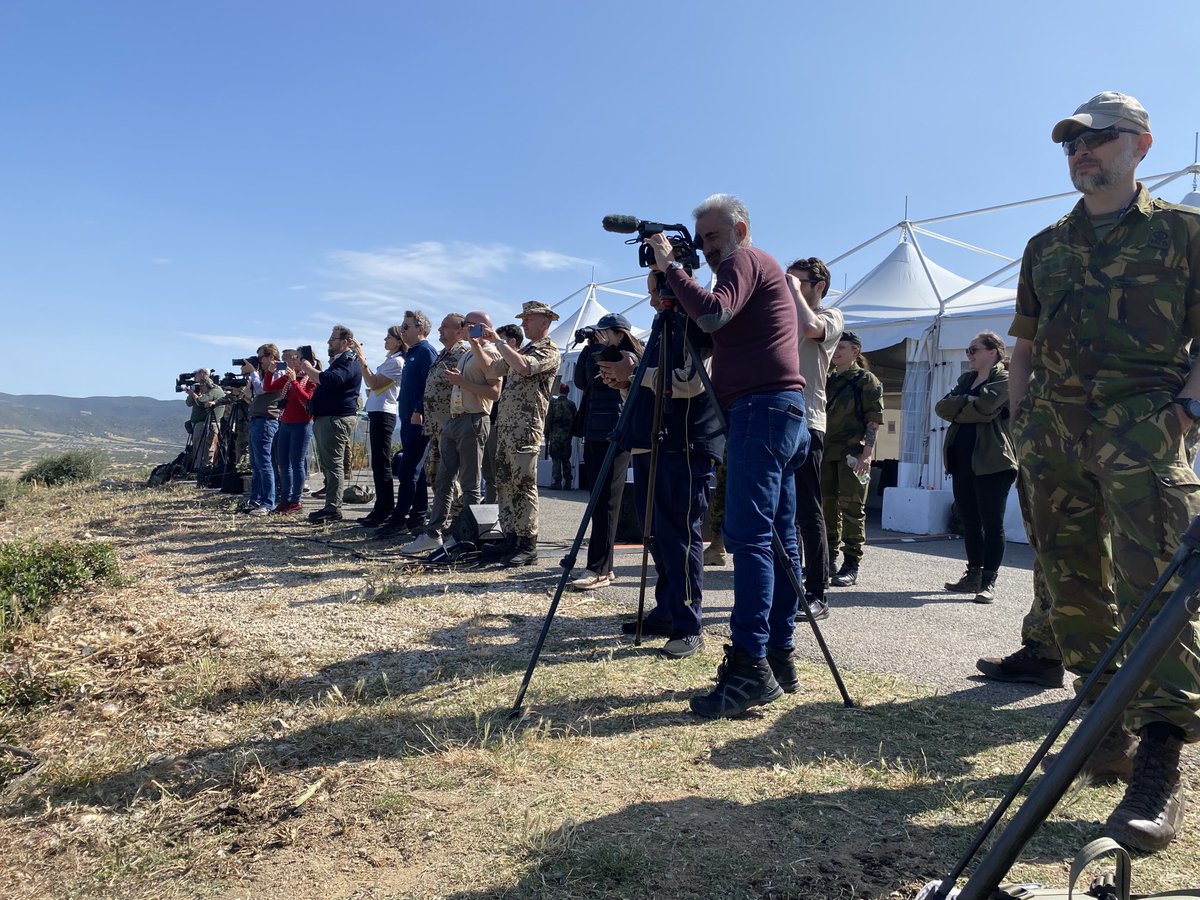 RonaldHoeks's tweet photo. Mooie media-belangstelling bij #noblejump23 op Sardinië #warfightingcapable https://t.co/OfrdAt6vM8