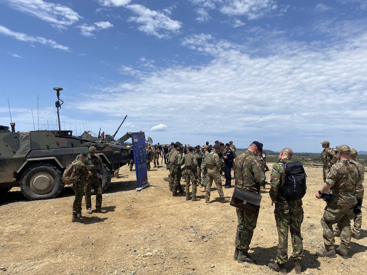 RonaldHoeks's tweet photo. Mooie media-belangstelling bij #noblejump23 op Sardinië #warfightingcapable https://t.co/OfrdAt6vM8