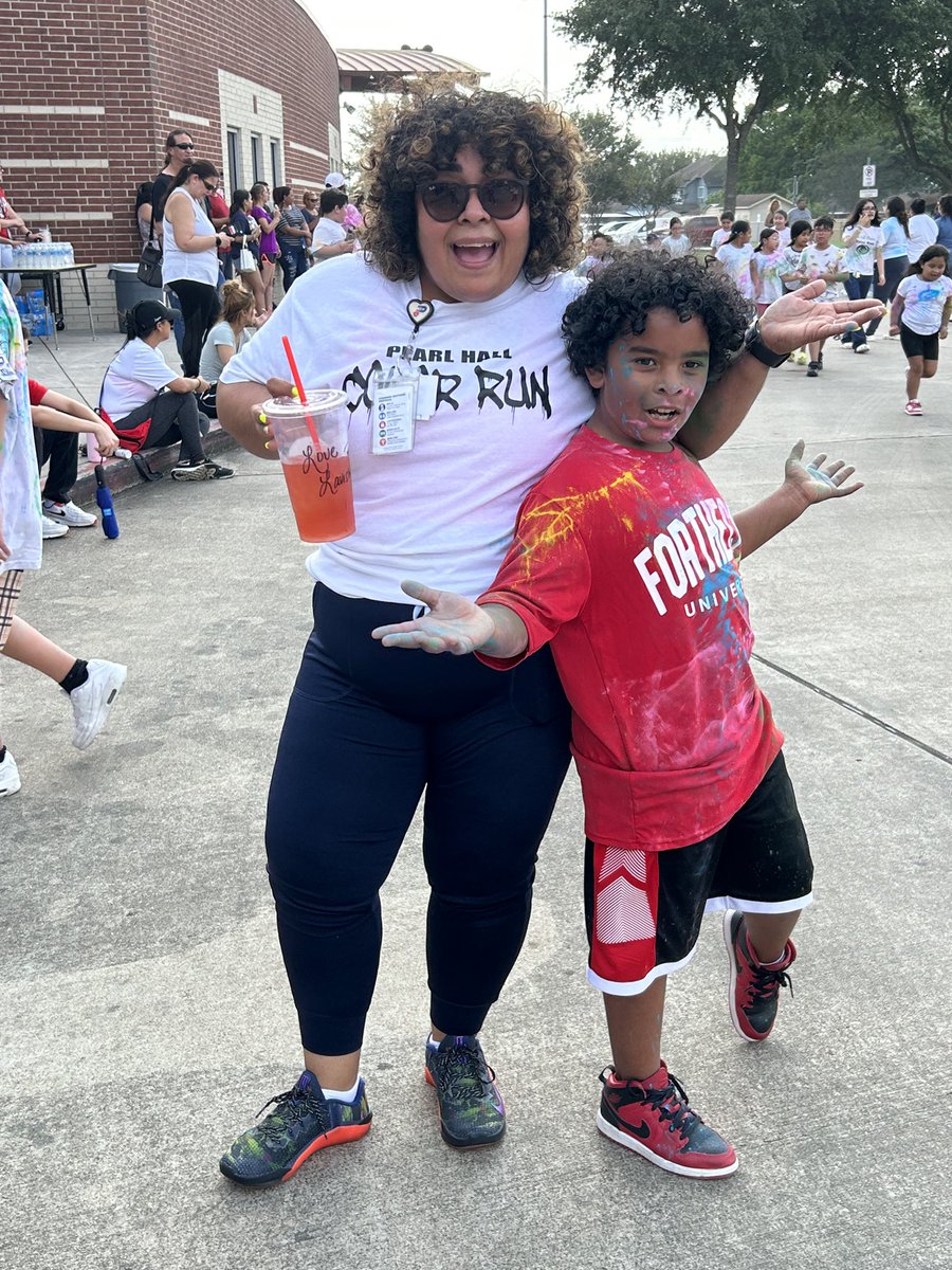 MarianaBreaux's tweet photo. We had a blast at our 🌈Color Run🌈. This little Coog’s mom forgot his white shirt. 🤦🏽♀️ But that didn’t stop him one bit! Ya know he reps @UHCougarMBK all day, err’ day! And now that he can fit adult xs he has his eye on allllll the @1substantial_ gear! #PearlHallProud #2ndYearAP https://t.co/DLGEHQzldr